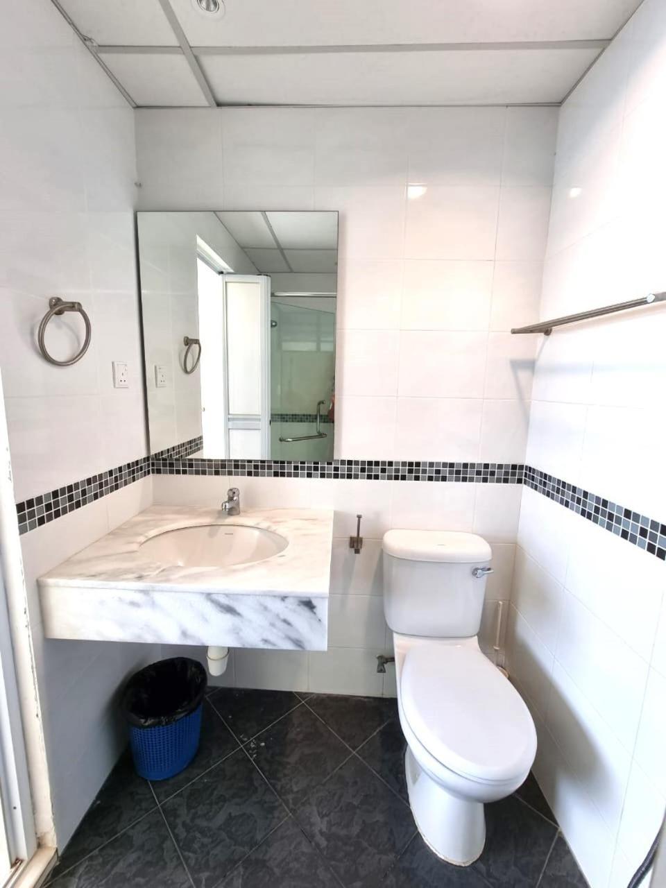 Green Ocean Seaview Apartment 바투 페링기 외부 사진