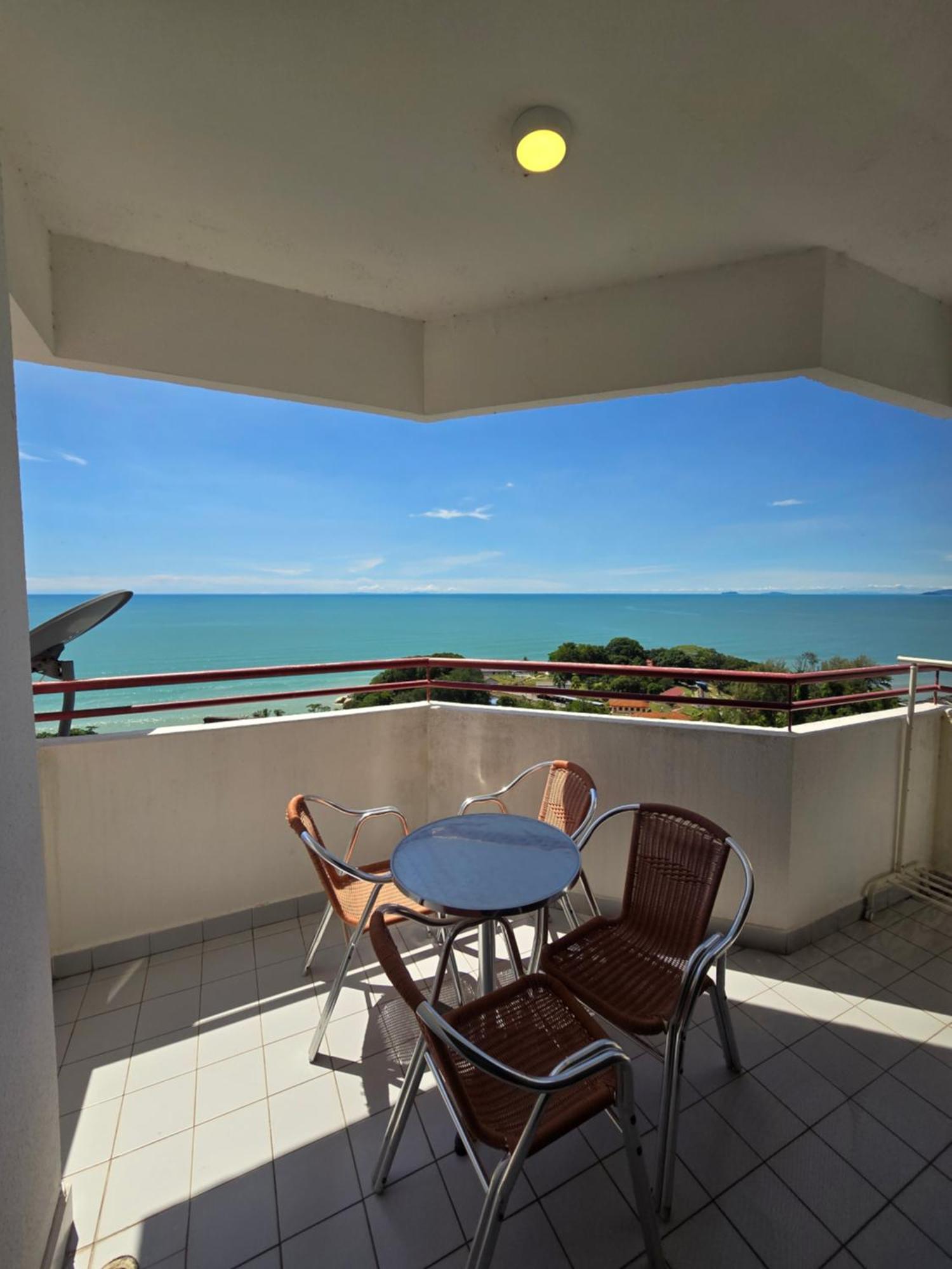 Green Ocean Seaview Apartment 바투 페링기 외부 사진