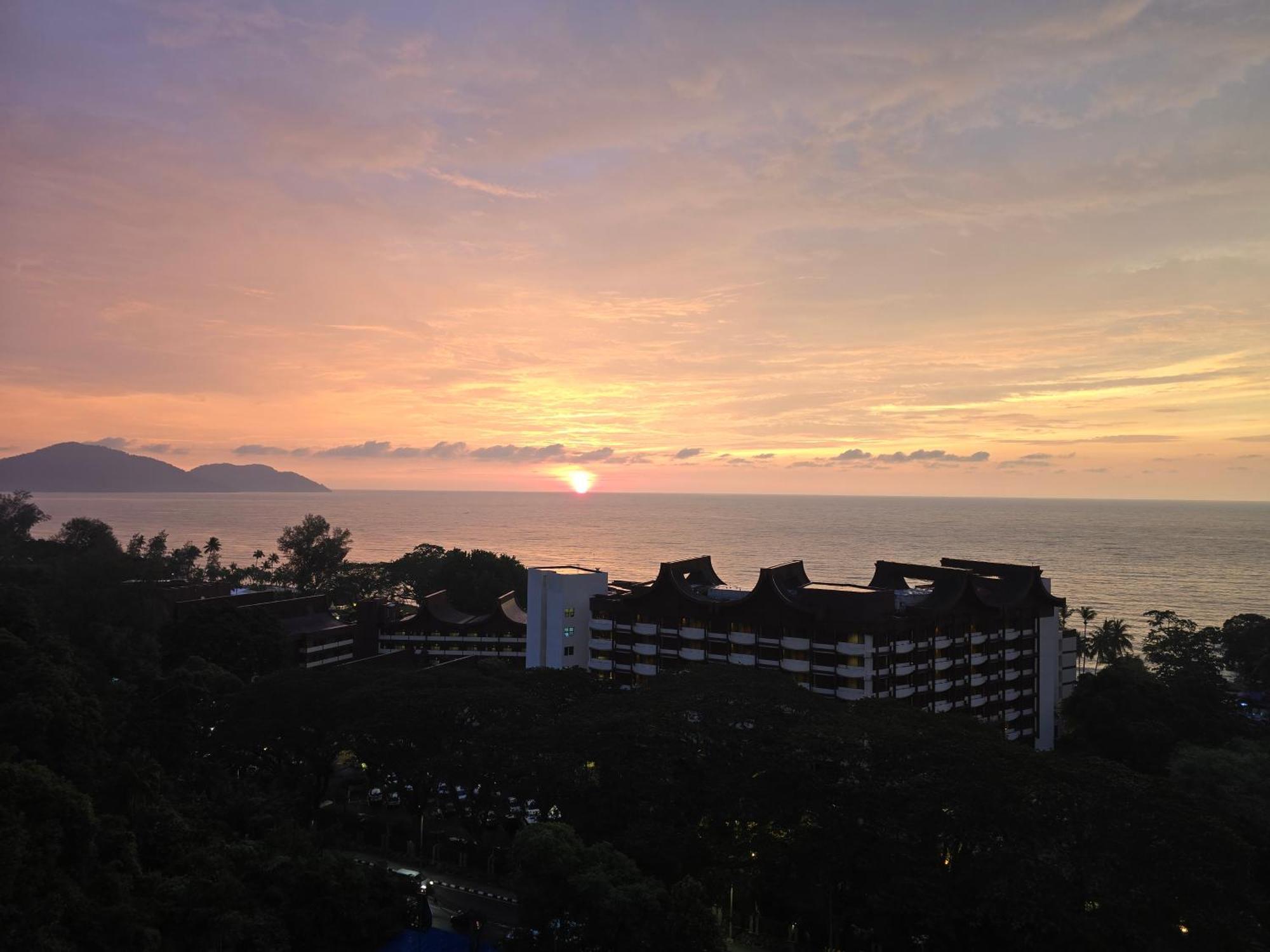 Green Ocean Seaview Apartment 바투 페링기 외부 사진