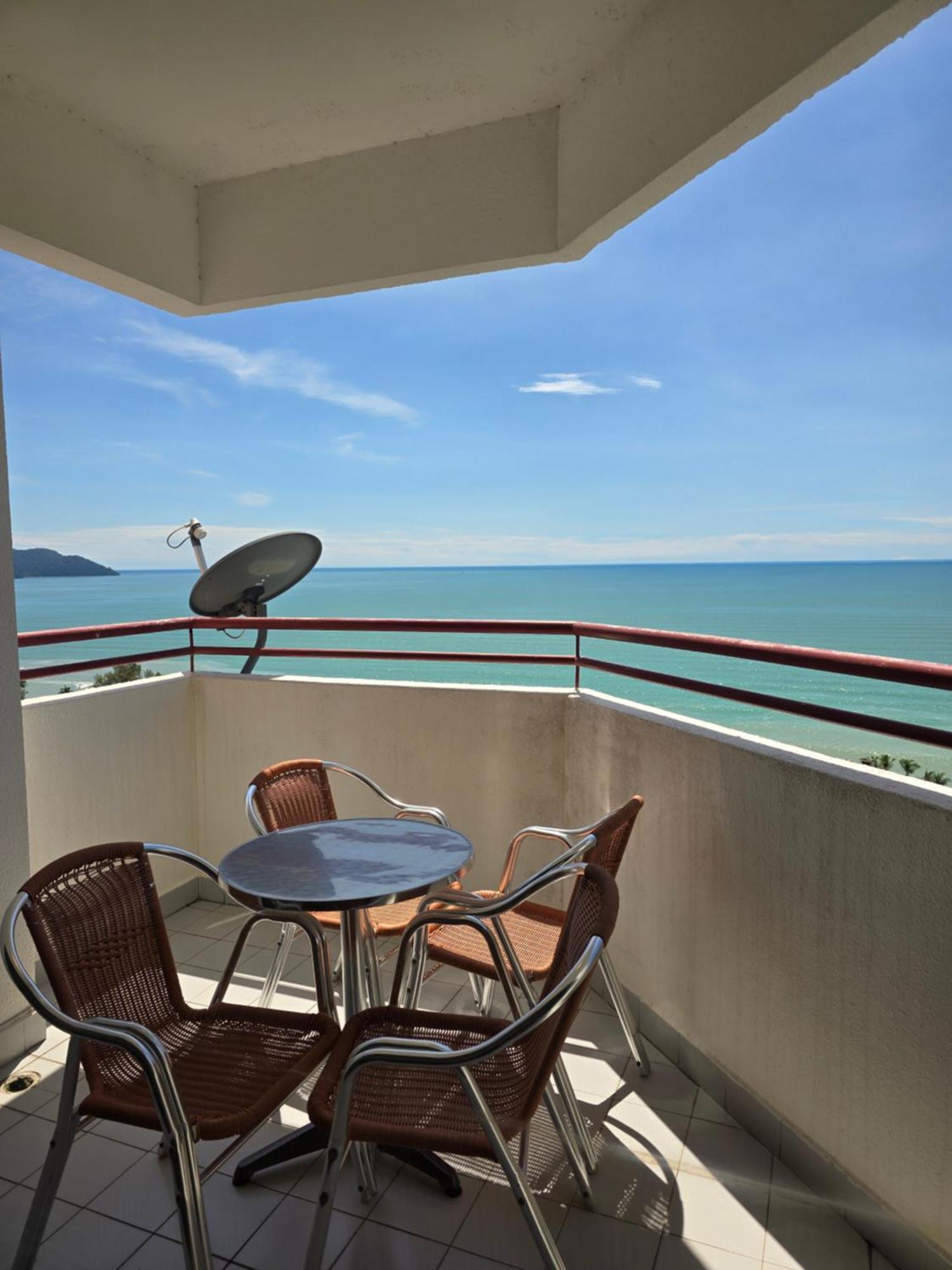 Green Ocean Seaview Apartment 바투 페링기 외부 사진
